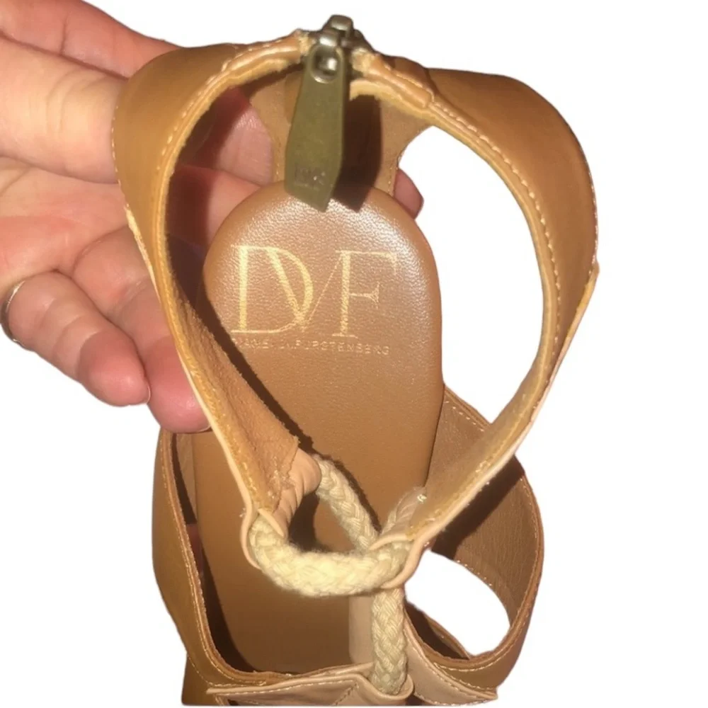 Diane Von Furstenberg size 10 caramel / tan leather platform heel rope detail